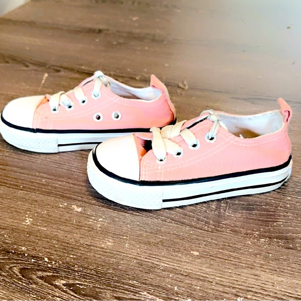 TODDLER PINK SNEAKERS SIZE 6